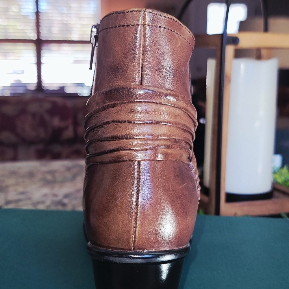 Clarks Bendables Brown Leather Ankle Booties Sz 7 Comfort Shoes - Picture 11 of 16